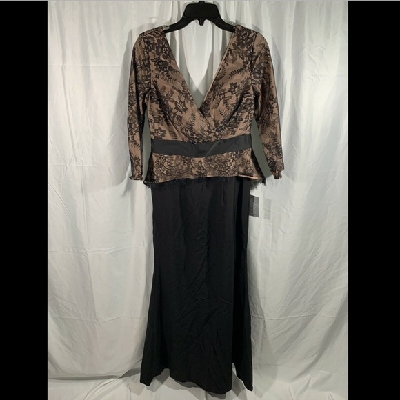 NEW $288 JS COLLECTIONS Lace &‎ Crepe Peplum Gown Black/Nude [SZ 6 ] - Picture 4 of 8